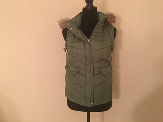 Girls Green Vest with hood by Mossimo Size 12 / 14, Free Shipipng  Girl's Green Vest with hood by Mossimo Size 12 / 14,
