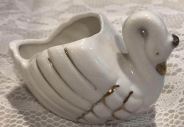 HOME GOODS  ceramic swan about 3 inches  